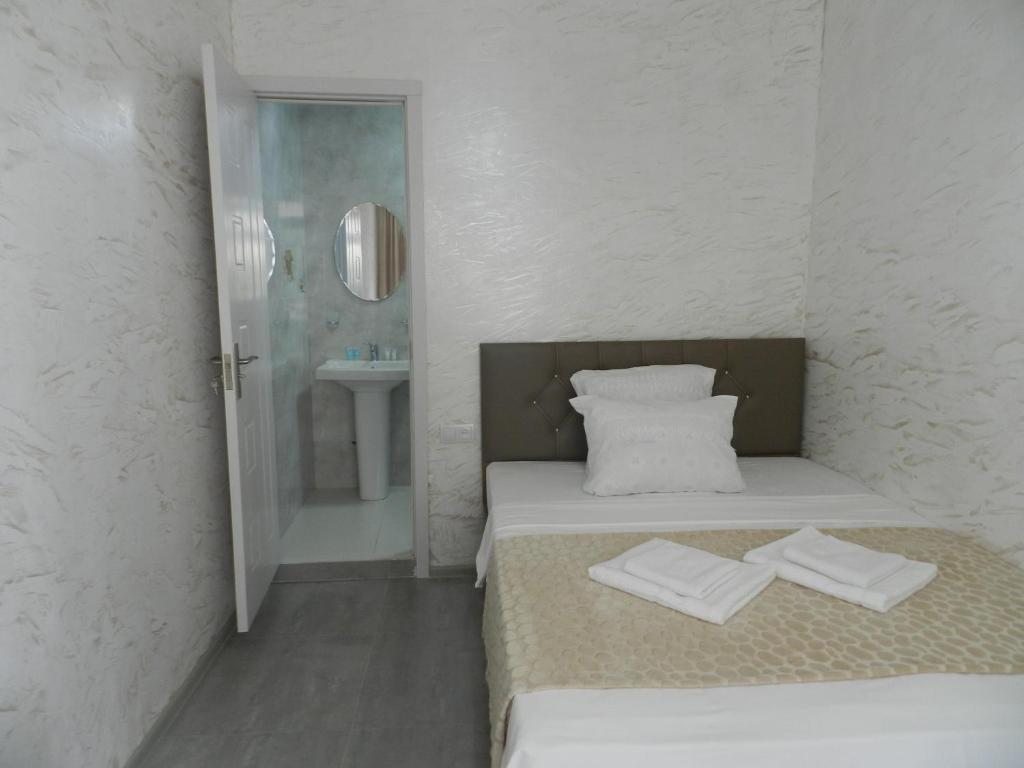 Студио (Двухместный номер-студио Делюкс с 1 кроватью) гостевого дома Тигран, Батуми
