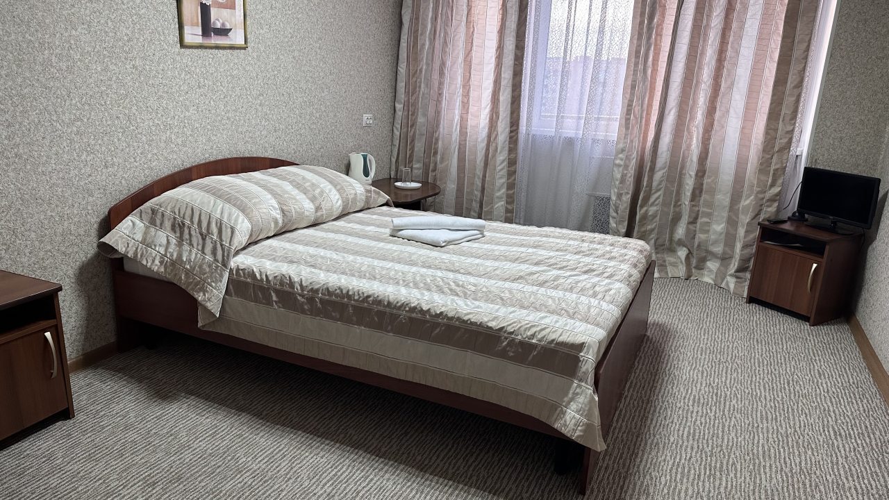 Одноместный (Стандарт улучшенный с широкой кроватью) гостиницы Дружба, Абакан