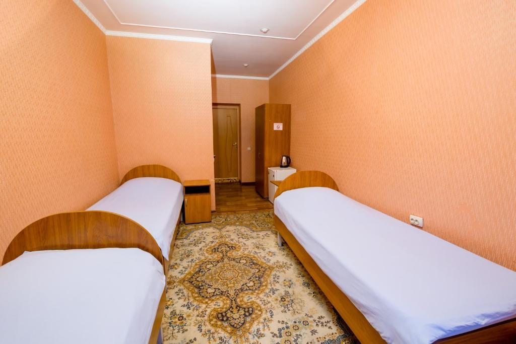 Трехместный (Трехместный номер) гостиницы Три пескаря, Курск