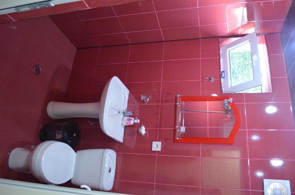 Трехместный (Трехместный номер эконом-класса с общей ванной комнатой) гостевого дома Bagrati, Кутаиси