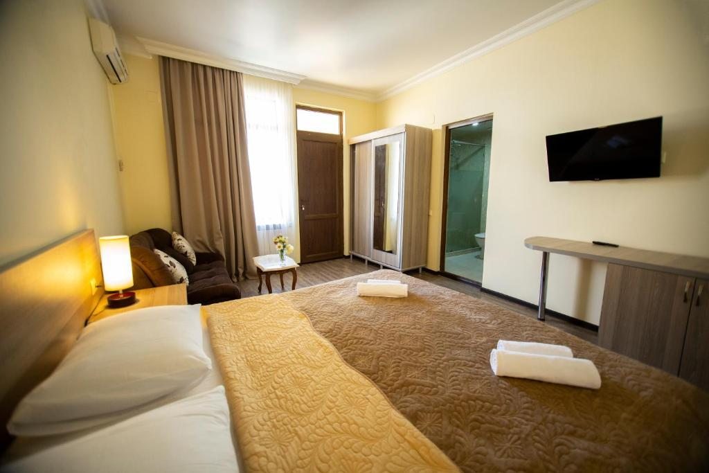 Двухместный (Улучшенный двухместный номер с 1 кроватью) отеля Chveni Ezo, Кобулети