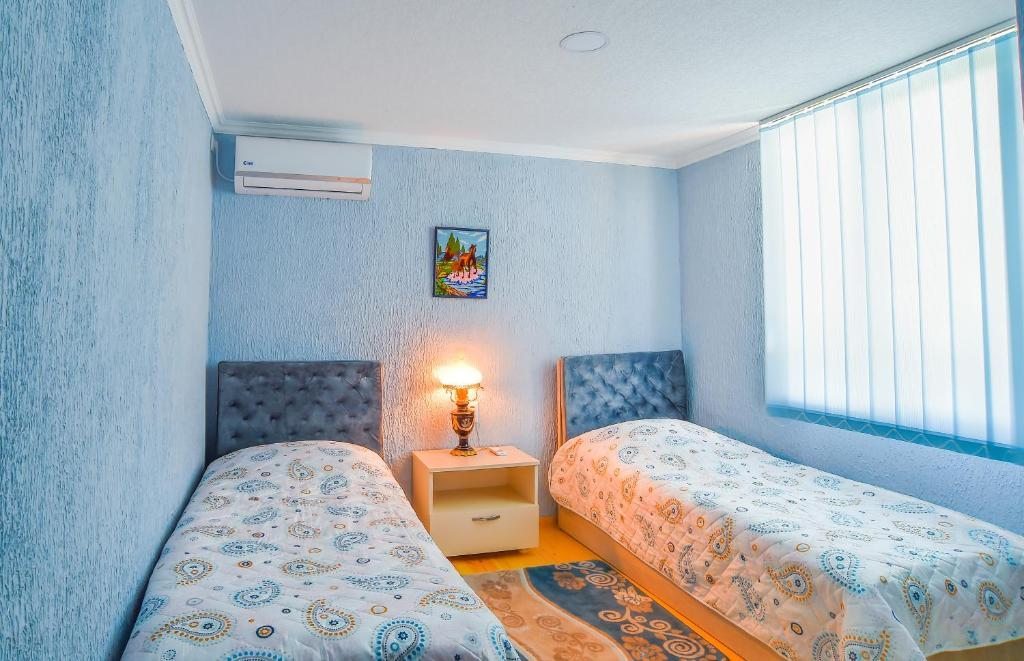 Двухместный (Стандартный двухместный номер с 2 отдельными кроватями) гостевого дома Classic, Кутаиси
