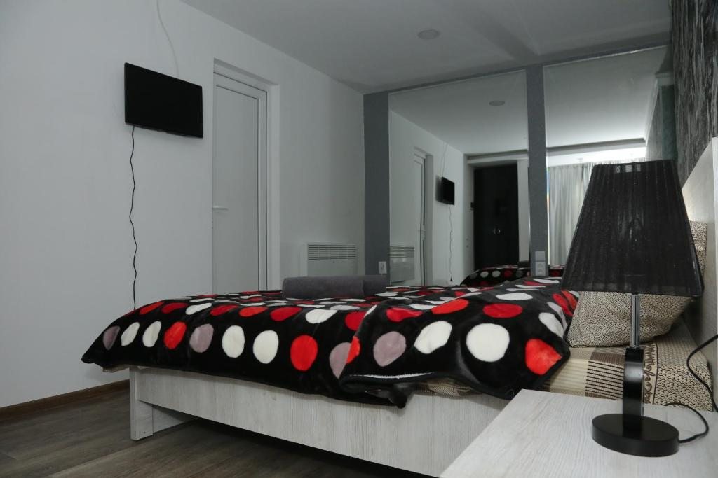 Сьюит (Стандартный двухместный люкс с 1 кроватью) хостела Элма, Кутаиси