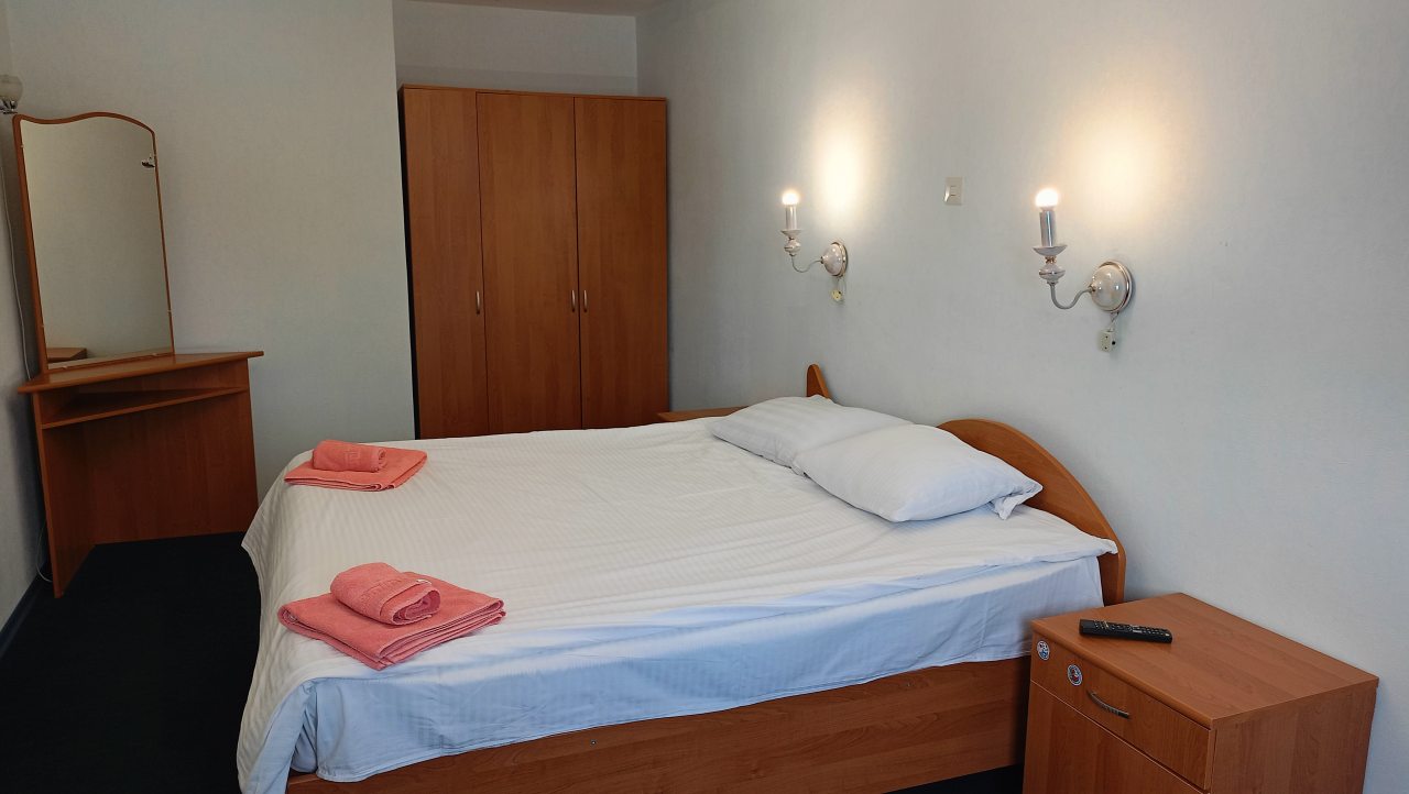 Полулюкс (2-спал.кр.), Гостиница Чайка