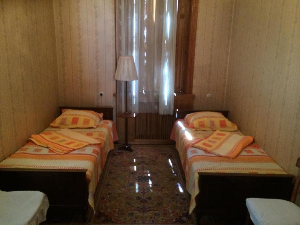 Двухместный (Двухместный номер эконом-класса с 2 отдельными кроватями) гостевого дома Деда Лали, Кутаиси