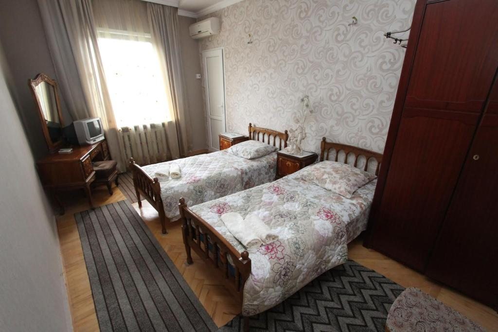 Двухместный (Двухместный с 1 кроватью или 2 отдельными кроватями и душем) гостевого дома Голиати, Кутаиси