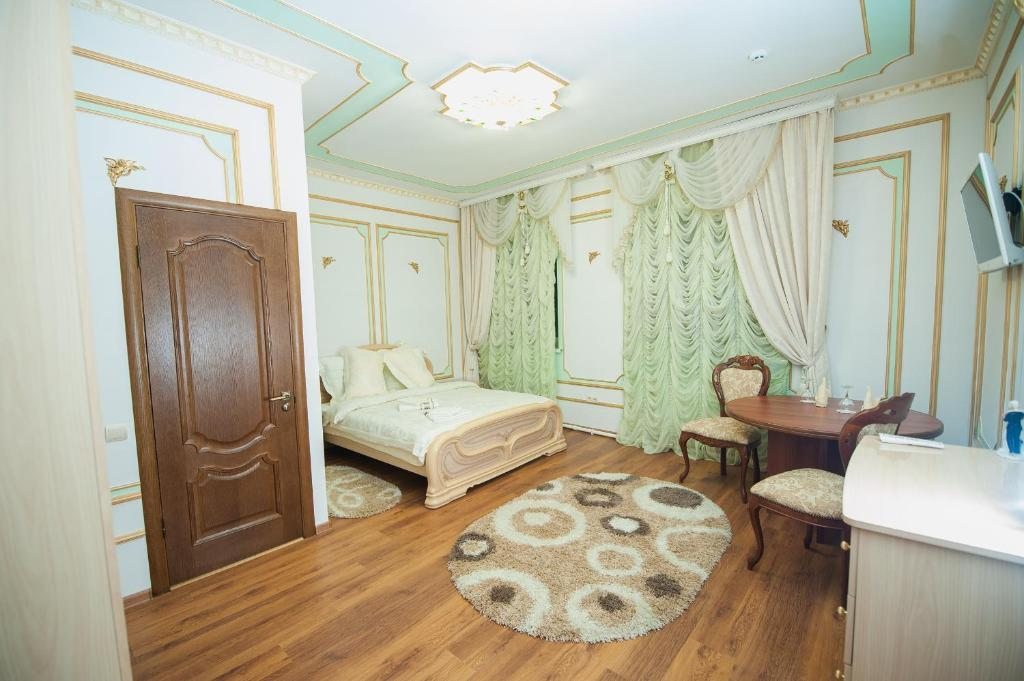 Двухместный (Двухместный номер Делюкс с 1 кроватью) ресторанно-гостиничного комплекса Арм-Престиж, Куровское
