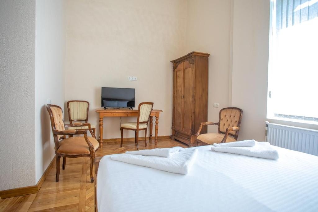 Двухместный (Улучшенный двухместный номер с 1 кроватью) гостевого дома Венето, Кутаиси