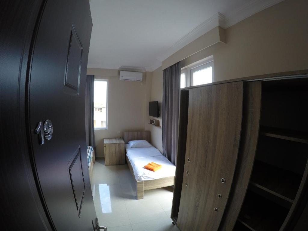 Двухместный (Двухместный номер с 2 отдельными кроватями и ванной) отеля Estonia two, Кобулети