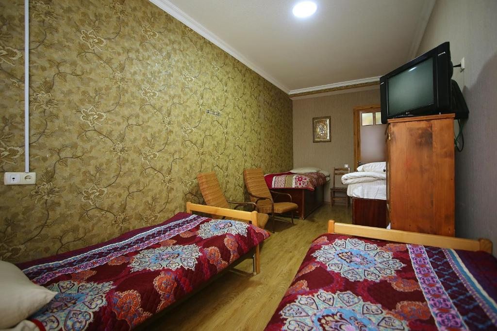 Четырехместный (Стандартный четырехместный номер) семейного отеля На Шартава 15, Кутаиси