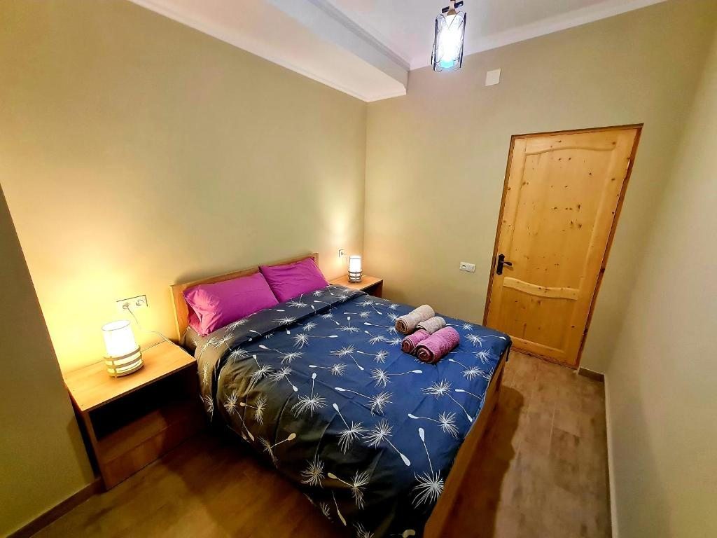 Двухместный (Двухместный номер с 2 отдельными кроватями и балконом) хостела Hostel House N4, Кутаиси
