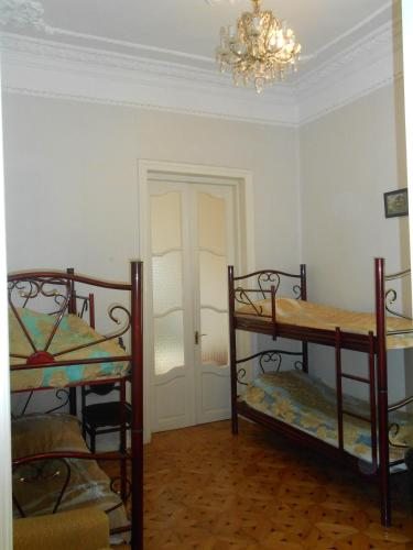 Номер (Односпальная кровать в общем номере с 4 кроватями) хостела Relax, Кутаиси