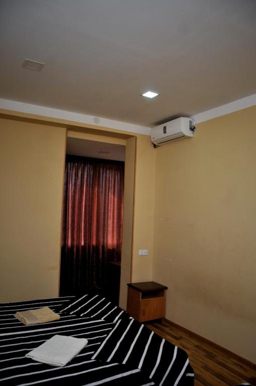 Двухместный (Двухместный номер с 1 кроватью и собственной ванной комнатой) отеля RIO, Кутаиси