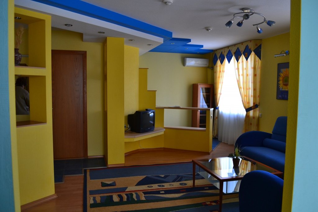 Люкс (Двухкомнатный С) гостиницы Каскад, Волгоград