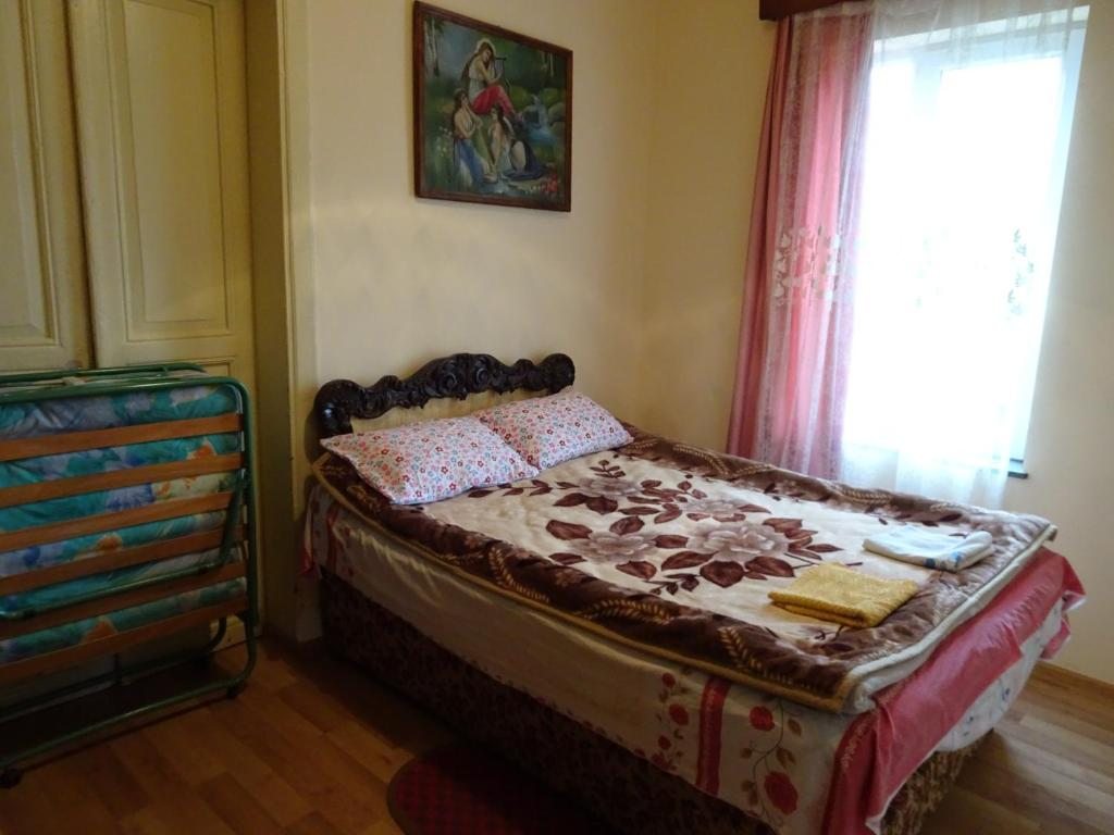 Двухместный (Двухместный номер с 1 кроватью и общей ванной комнатой) гостевого дома Медико и Сулико, Кутаиси