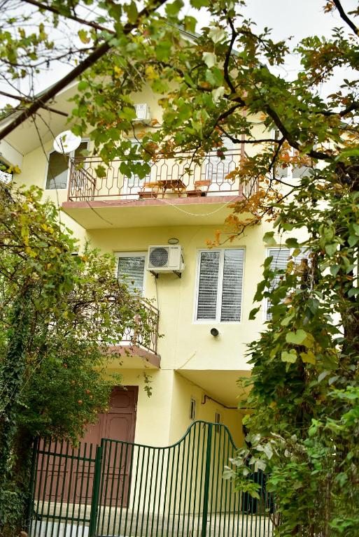 Двухместный (Бюджетный двухместный номер с 1 кроватью) гостевого дома Nesthouse-BUDE, Кутаиси