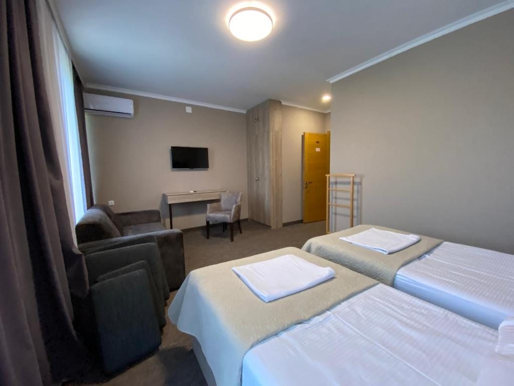 Двухместный (Двухместный номер Делюкс с 1 кроватью или 2 отдельными кроватями и балконом) отеля Понте, Кутаиси