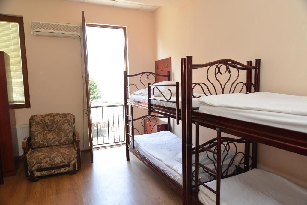 Номер (Кровать в общем 8-местном номере для мужчин и женщин) хостела StarHostel, Кутаиси