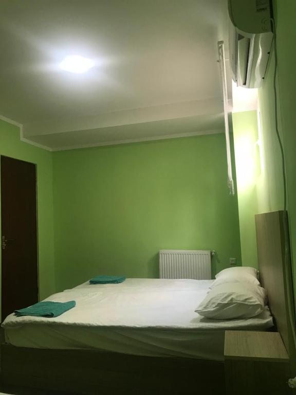 Двухместный (Стандартный двухместный номер с 2 отдельными кроватями и общей ванной комнатой) хостела StarHostel, Кутаиси