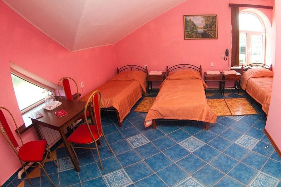 Номер (Кровать в общем номере с 3 кроватями.) гостиницы Вард, Сосновка (Кемеровская область)