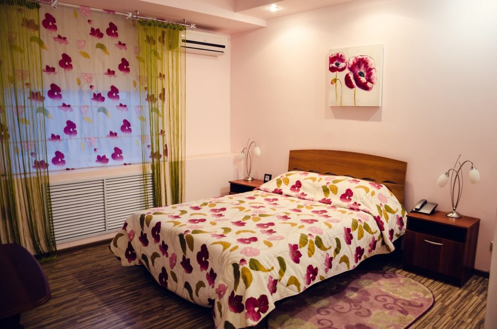 Двухместный (Улучшенный с одной двухспальной кроватью) гостиницы Олимпия, Волгоград