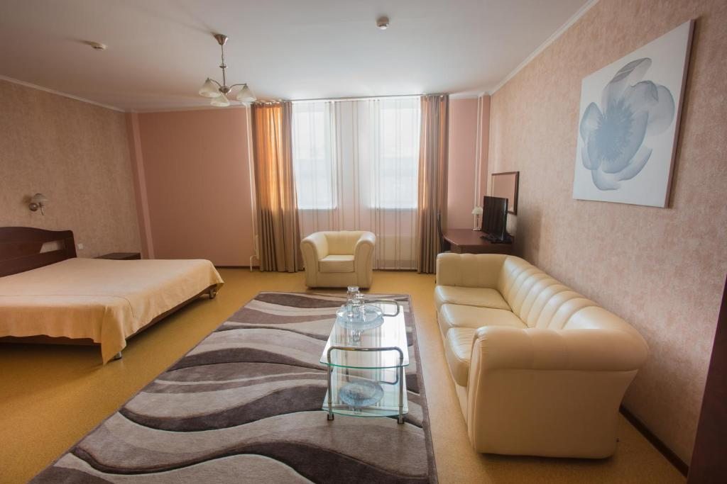 Двухместный (Улучшенный номер с кроватью размера «king-size») гостиницы Лотос, Новокузнецк