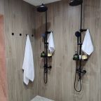 Душевая средней сауны