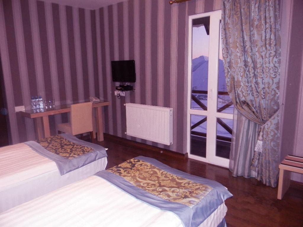 Двухместный (Стандартный двухместный номер с 2 отдельными кроватями) отеля Edelweiss, Гудаури