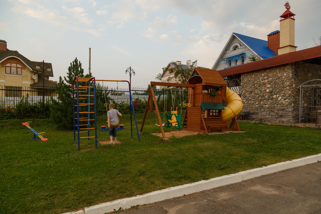 Детская игровая площадка, Гостиница Вознесенская