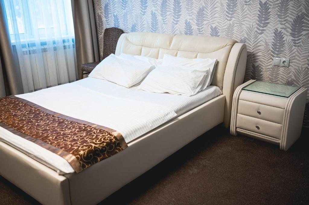 Двухместный (Улучшенный двухместный номер с 1 кроватью) гостиницы Соната, Якутск