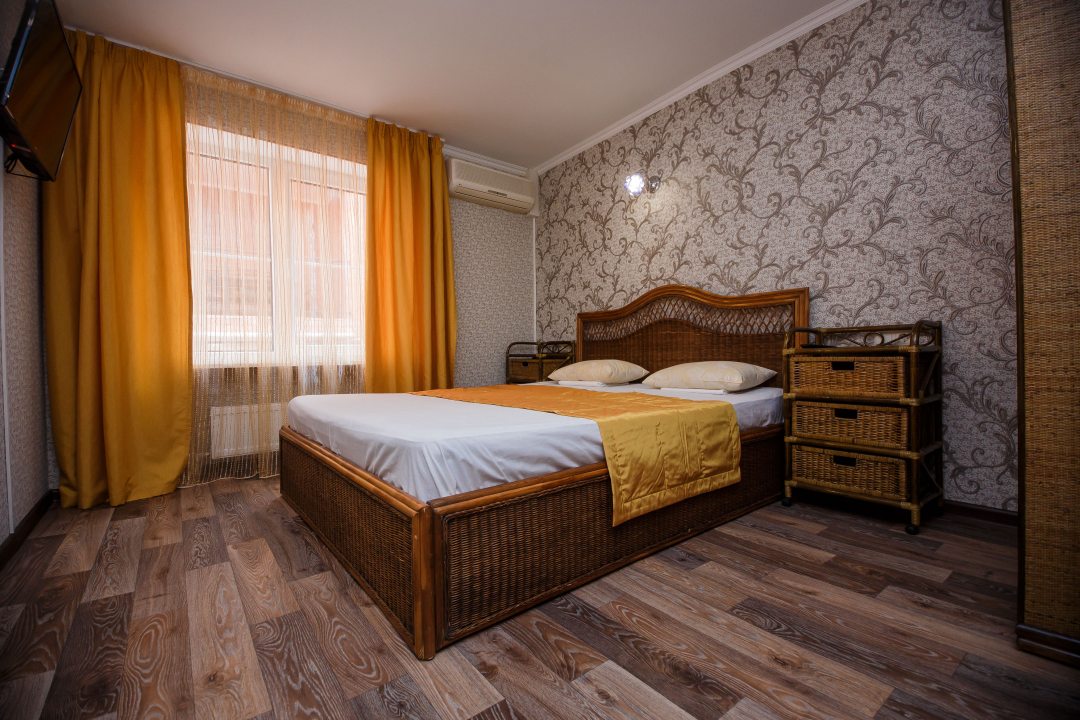 Полулюкс (Двухкомнатный с двухспальной кроватью) гостевого дома Ливадия, Геленджик
