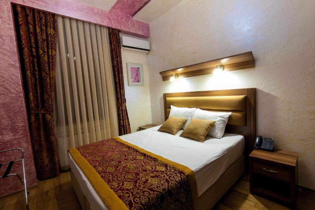 Двухместный (Стандартный двухместный номер с 1 кроватью) отеля Iberia Palace Hotel, Зугдиди