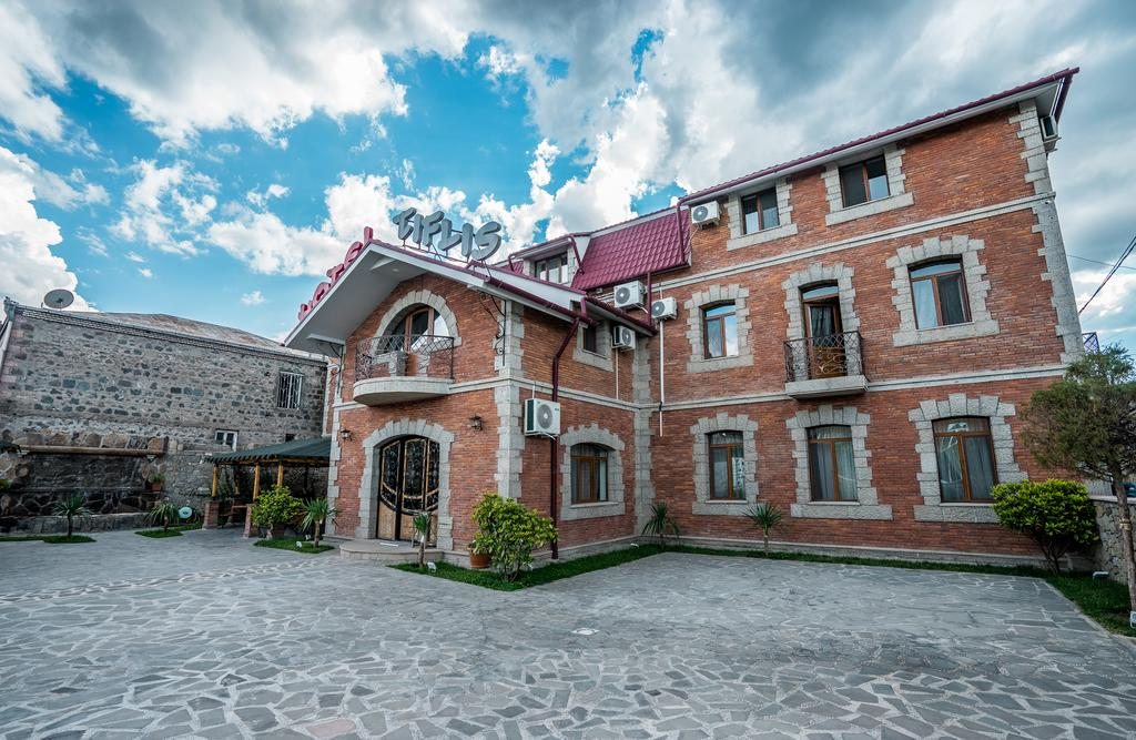 Отель Tiflis, Ахалцихе