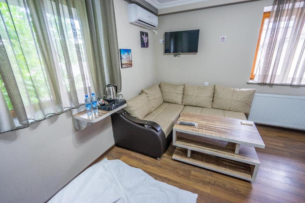 Двухместный (Просторный двухместный номер с 2 отдельными кроватями) отеля Tiflis, Ахалцихе