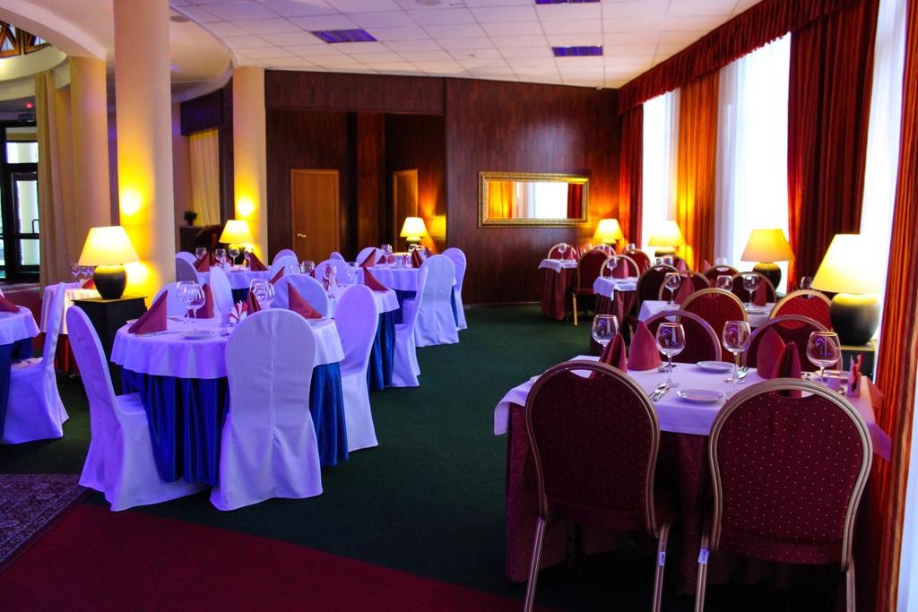 Ресторан в гостинице AZIMUT Отель Ростов Великий