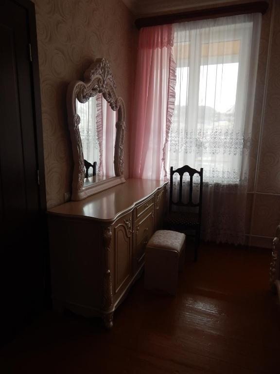 Двухместный (Номер с кроватью размера «queen-size» и общей ванной комнатой) гостевого дома Ineza's, Степанцминда