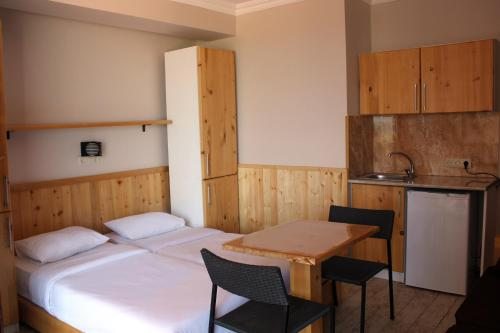 Двухместный (Двухместный номер с 1 кроватью или 2 отдельными кроватями и боковым видом на море - 1 этаж) отеля Mgzavrebi Batumi-Gonio, Гонио