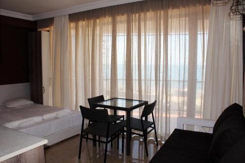 Двухместный (Двухместный номер с 1 кроватью или 2 отдельными кроватями и видом на море) отеля Mgzavrebi Batumi-Gonio, Гонио