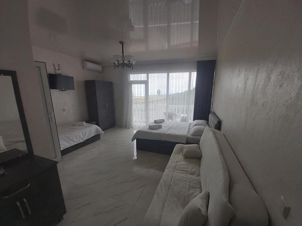 Трехместный (Трехместный номер с собственной ванной комнатой) отеля Zura, Квариати