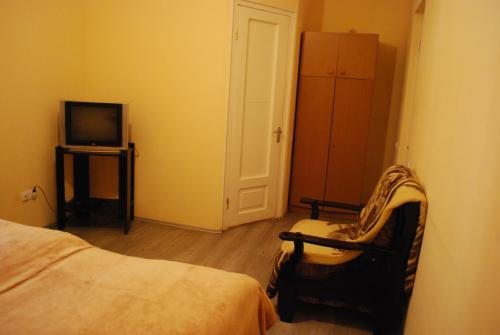 Двухместный (Двухместный номер с 2 отдельными кроватями и душем) гостевого дома Центральный, Сигнахи