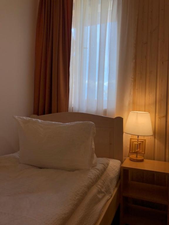 Двухместный (Двухместный номер с 1 кроватью или 2 отдельными кроватями и собственной ванной комнатой) гостевого дома Keti Margiani, Местиа