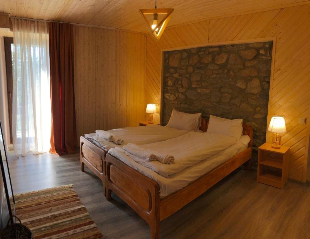 Двухместный (Двухместный номер Делюкс с 1 кроватью или 2 отдельными кроватями и балконом) гостевого дома Keti Margiani, Местиа
