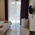 Двухместный (Двухместный номер Делюкс с 1 кроватью и душем), Гостевой дом Надежда