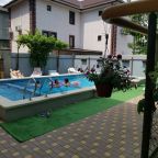 Бассейн с подогревом, Гостевой дом Надежда