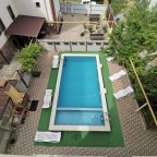 Бассейн, Гостевой дом Надежда