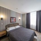 Двухкомнатный номер с двуспальной кроватью диваном