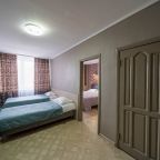 Двухкомнатный номер с 2-сп кроватью и двумя 1-сп