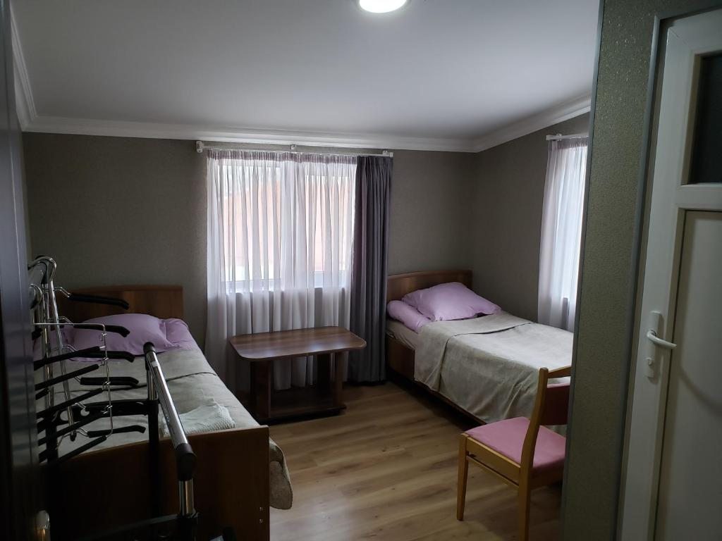 Двухместный (Двухместный номер с 2 отдельными кроватями и собственной ванной комнатой) гостевого дома Nikala, Местиа