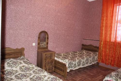 Трехместный (Трехместный номер эконом-класса с общей ванной комнатой) гостевого дома Tavaduri, Местиа