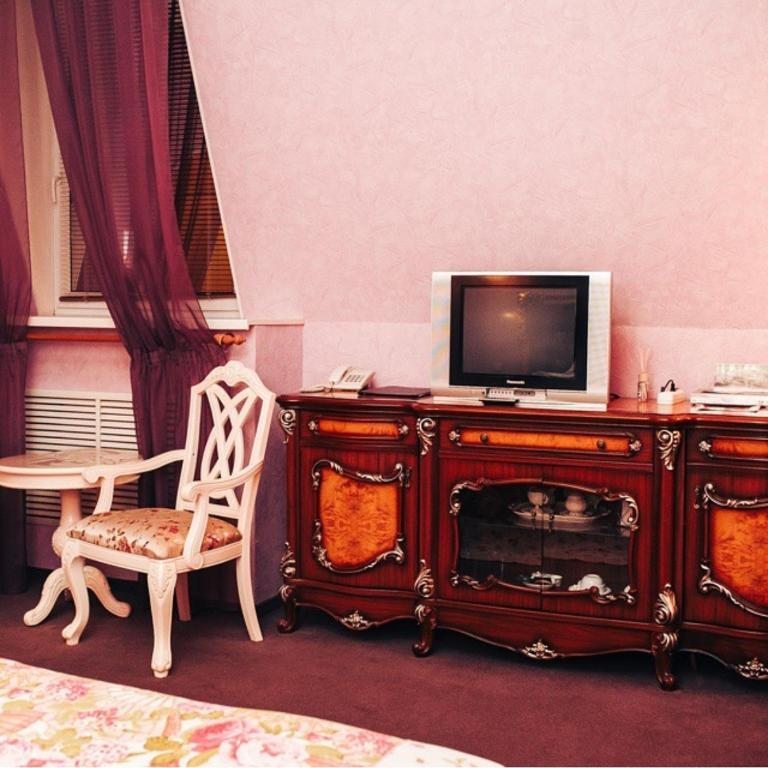 Сьюит (Улучшенный номер с основными удобствами) отеля Извольте, Таганрог
